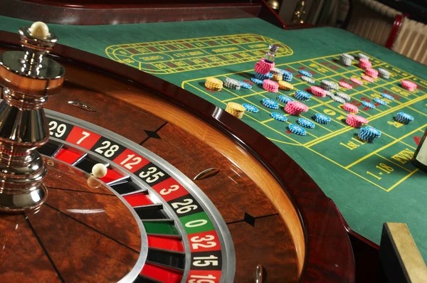 Live-dealer table selection interface on cici